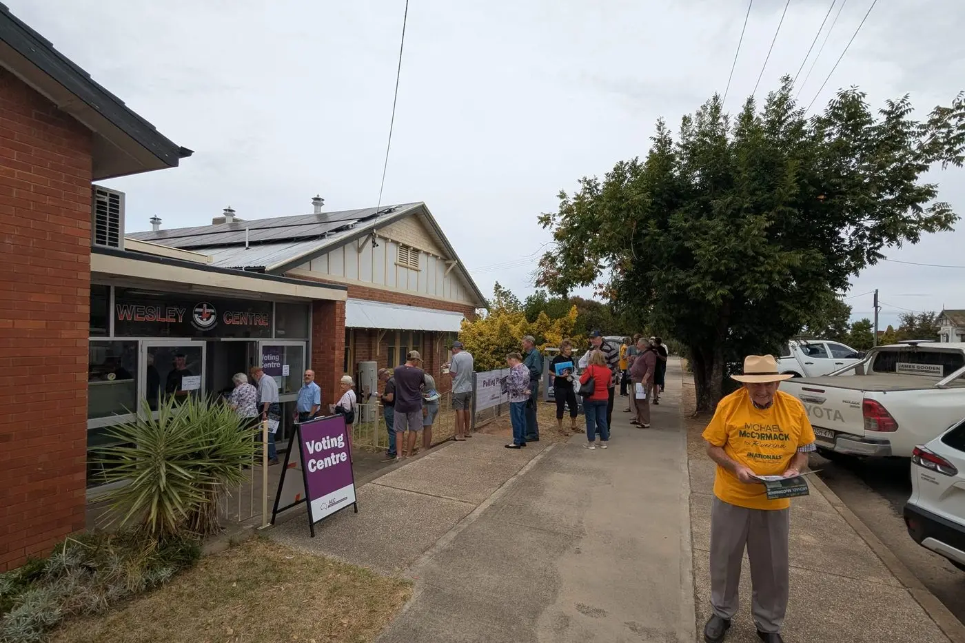 Long lines at Cowra\\'s early voting centres. Image by Dan Ryan.