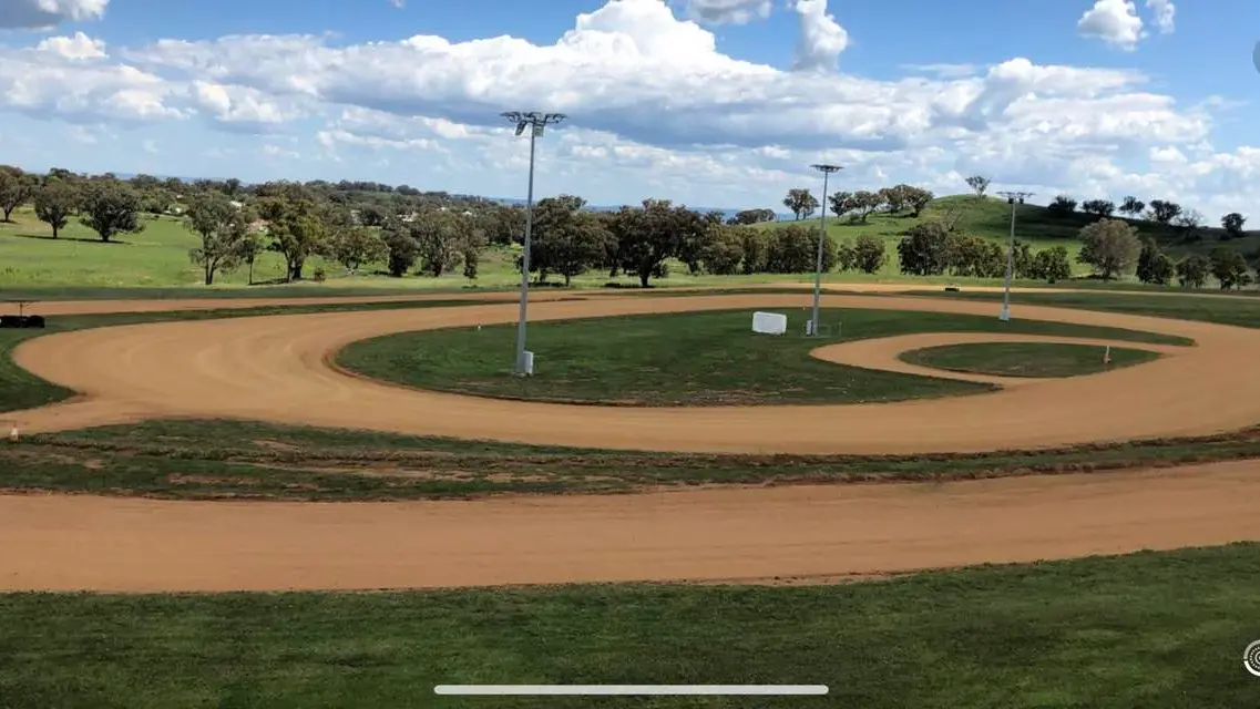 Speedway roars to life at Cowra