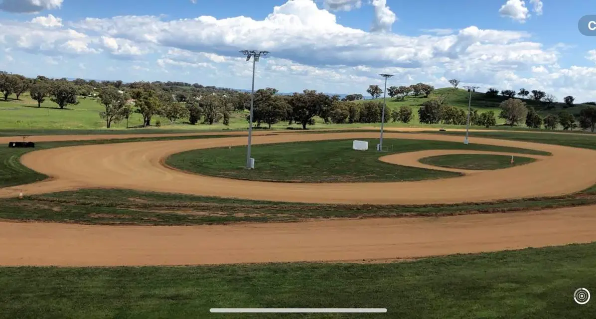 Speedway roars to life at Cowra