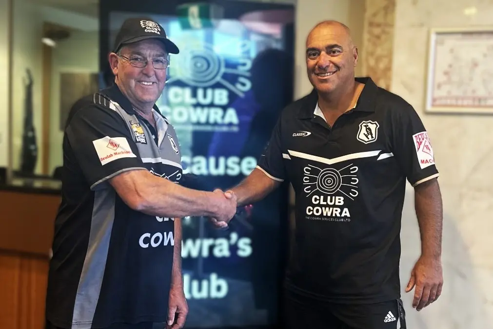 <p>Magpies Club President, Bruce Wallace with new first grade coach, Craig Jeffries.</p>\\n