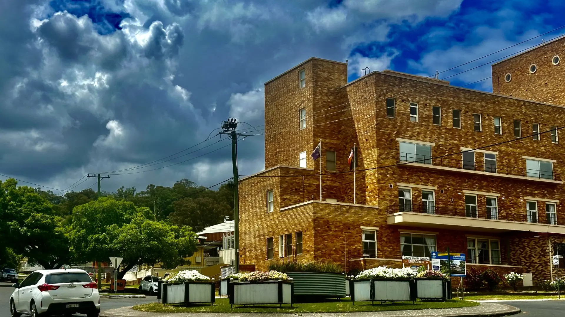 ‘It’s beautiful but dangerous’ Calls for change at Cowra’s troubled intersection