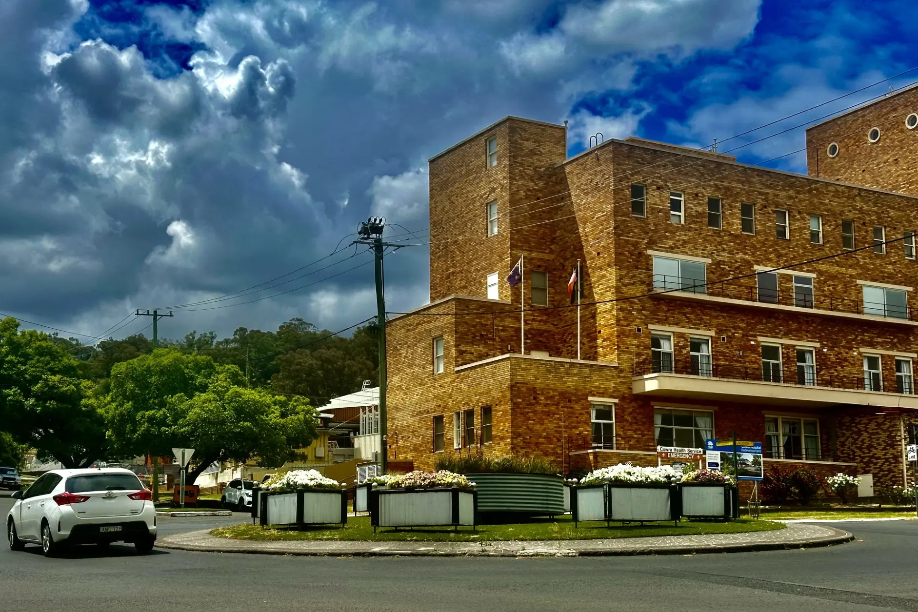 ‘It’s beautiful but dangerous’ Calls for change at Cowra’s troubled intersection