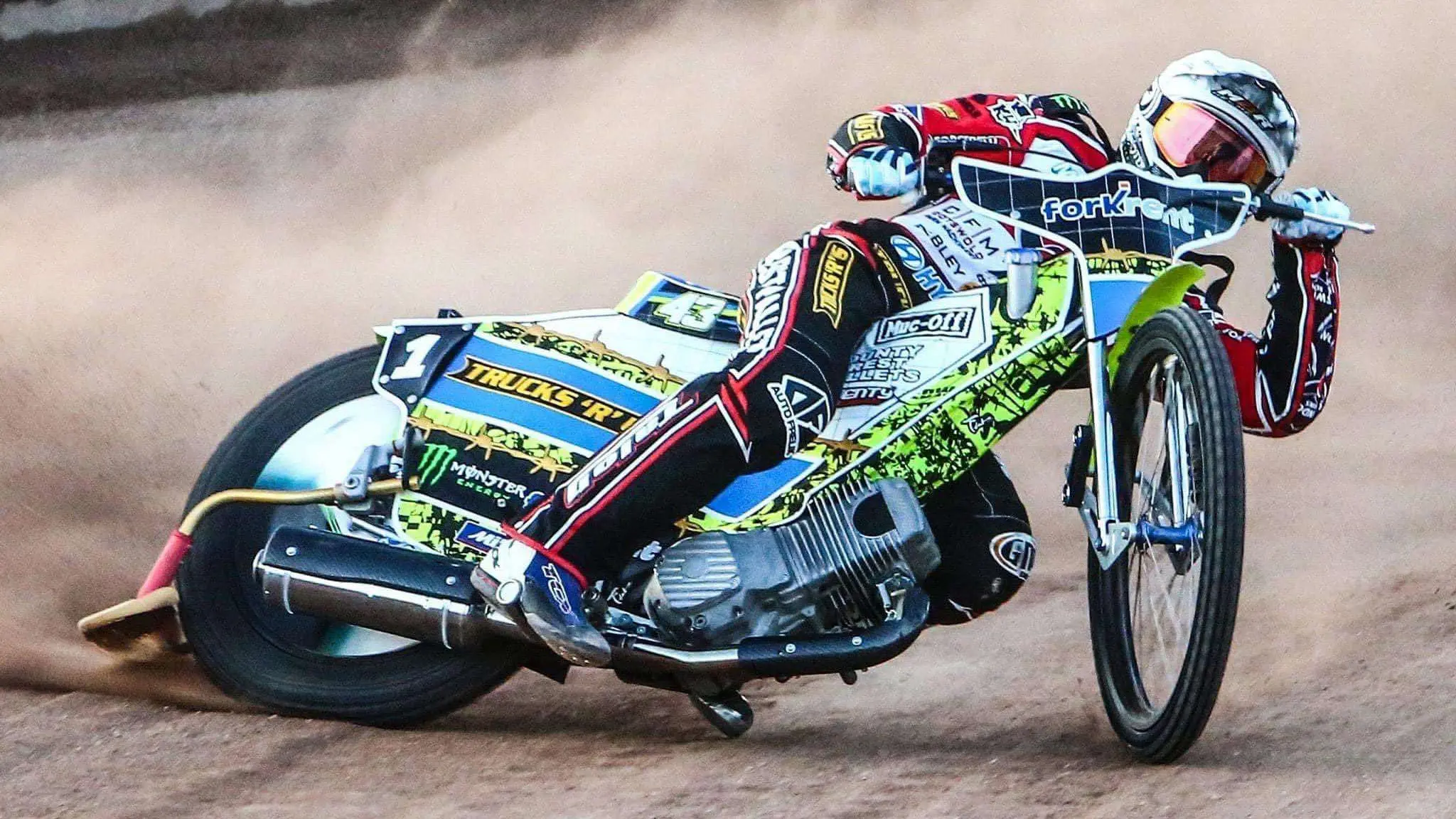 Speedway roars back to life in Cowra