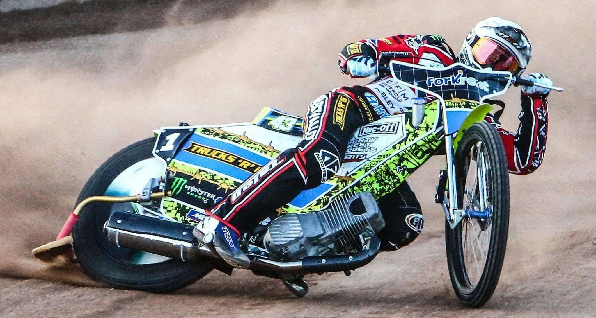 Speedway roars back to life in Cowra