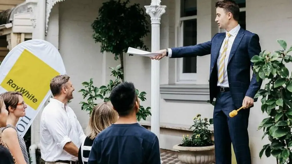 RBA holds cash rate as home values heat up