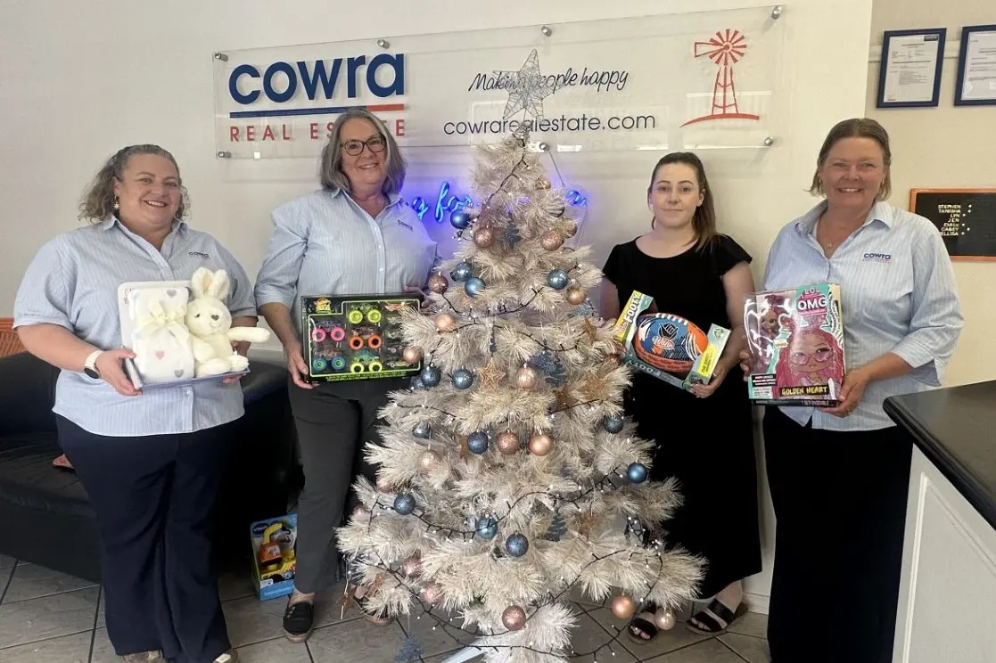 <p>Jennifer McCouat, Lyn Sharkey, Emily Beath-Pearce, and Mellisa Schutz.</p>\\n