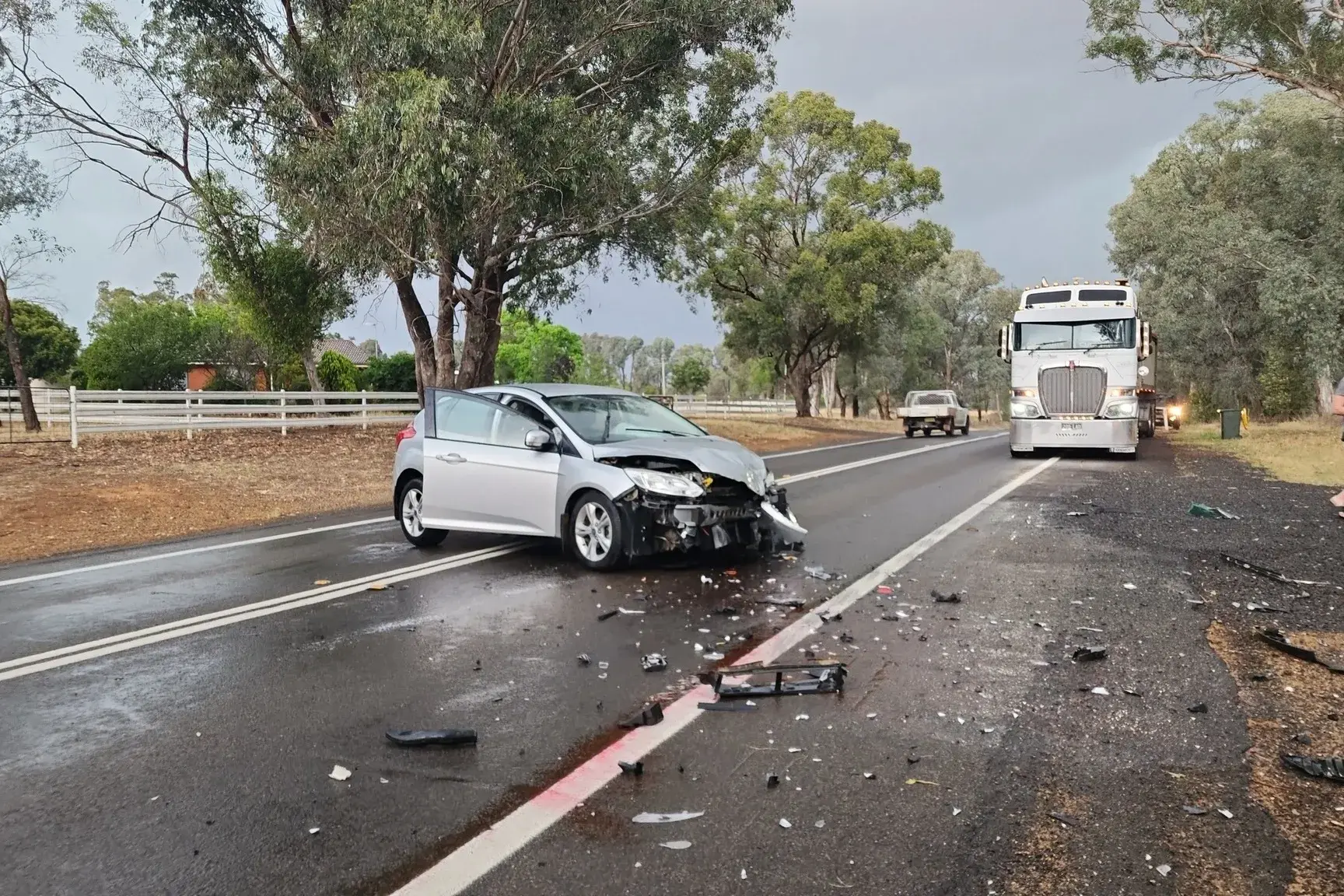 <p>The occupants of the Ford hatchback were examined by emergency services and were found to be uninjured.</p>\\n