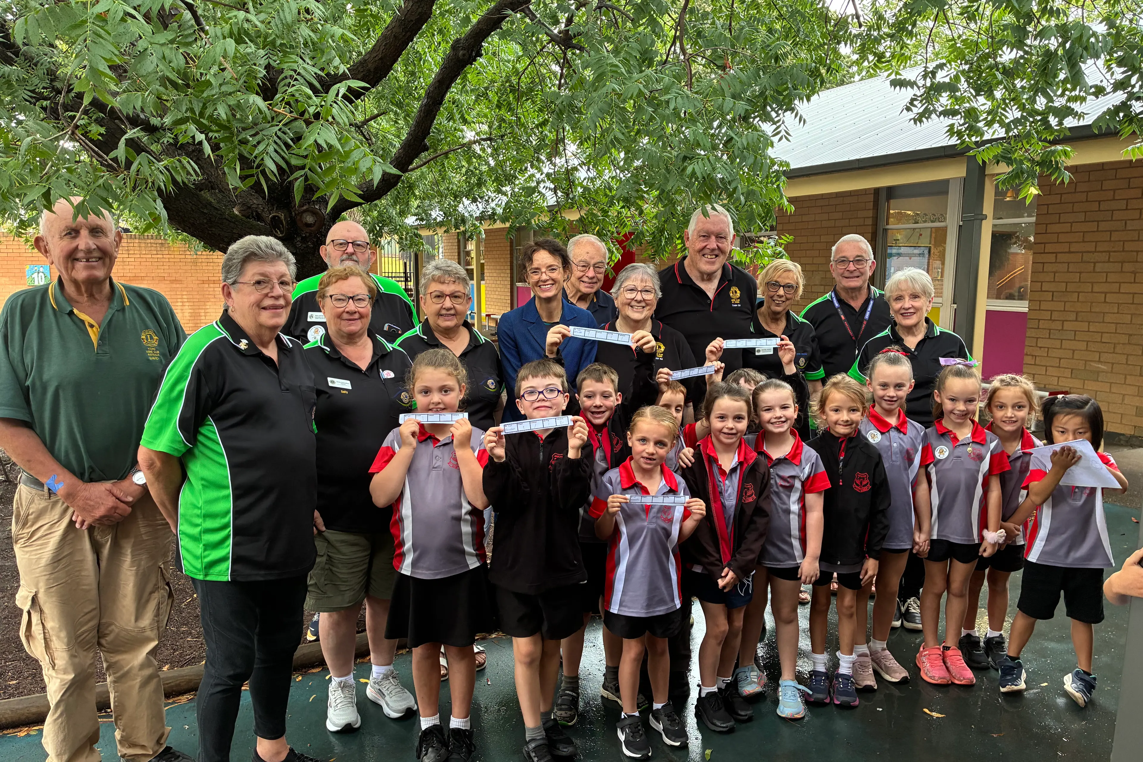 <p>Lions Clubs from Young and Bathurst with Steph Cooke MP and students of Mulyan Public School.</p>\\n