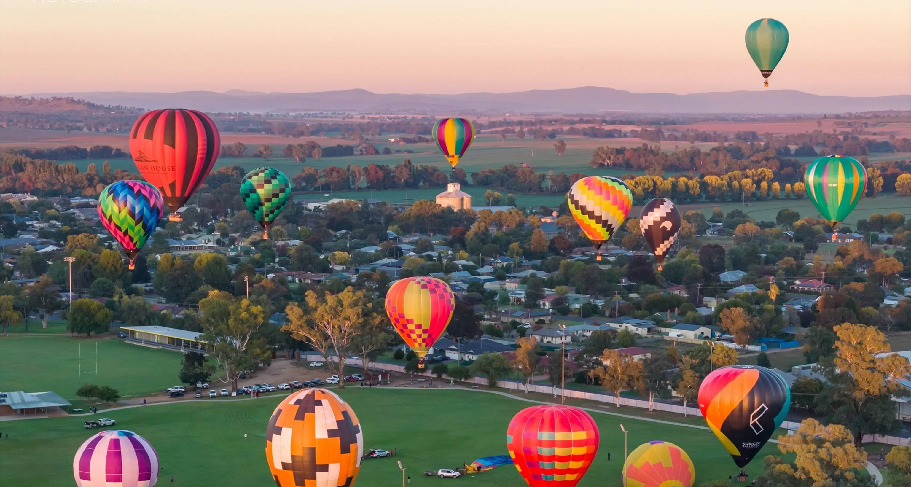 Balloons soar as Canowindra shines