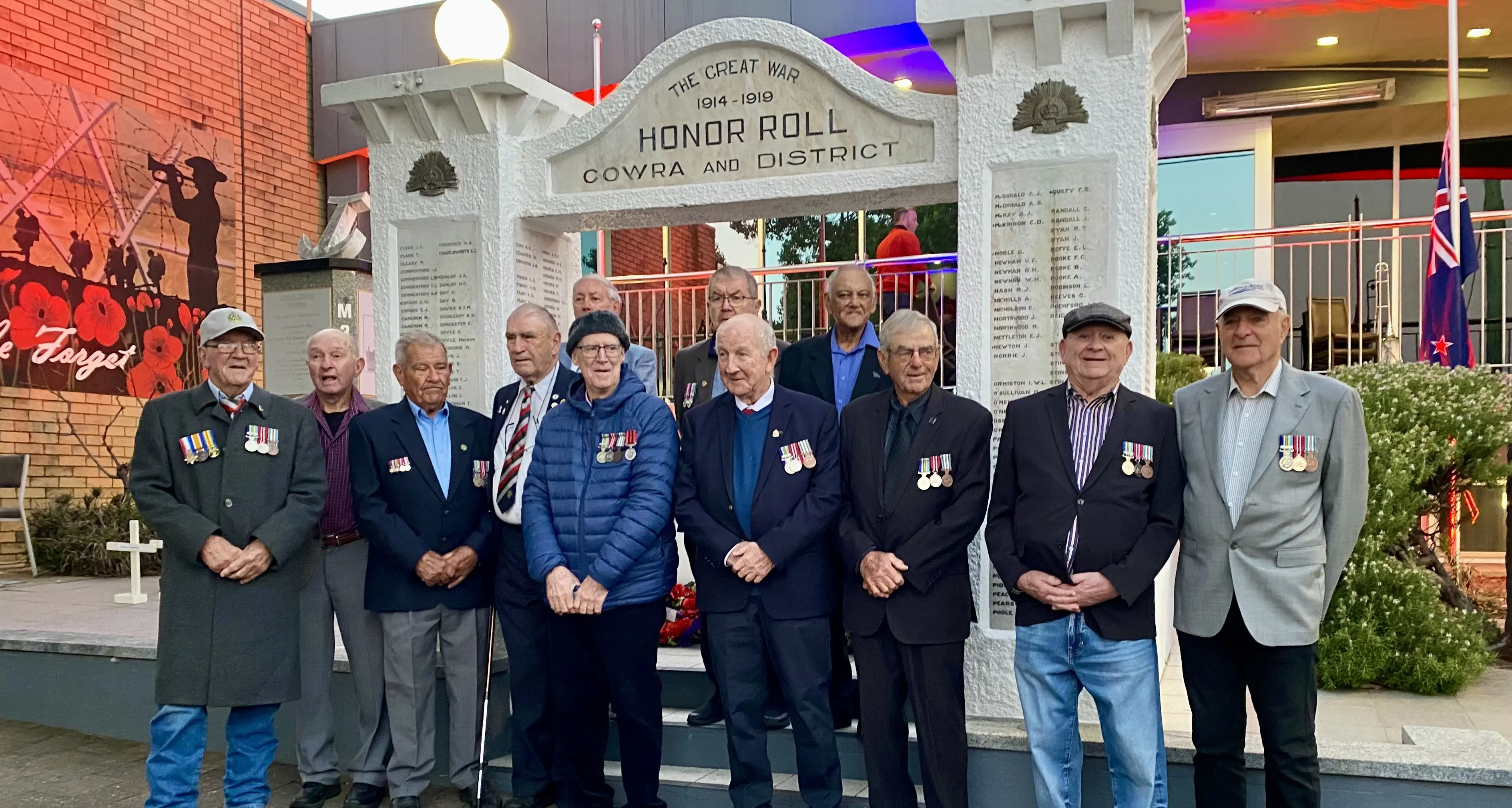 Cowra gathers for Dawn Service