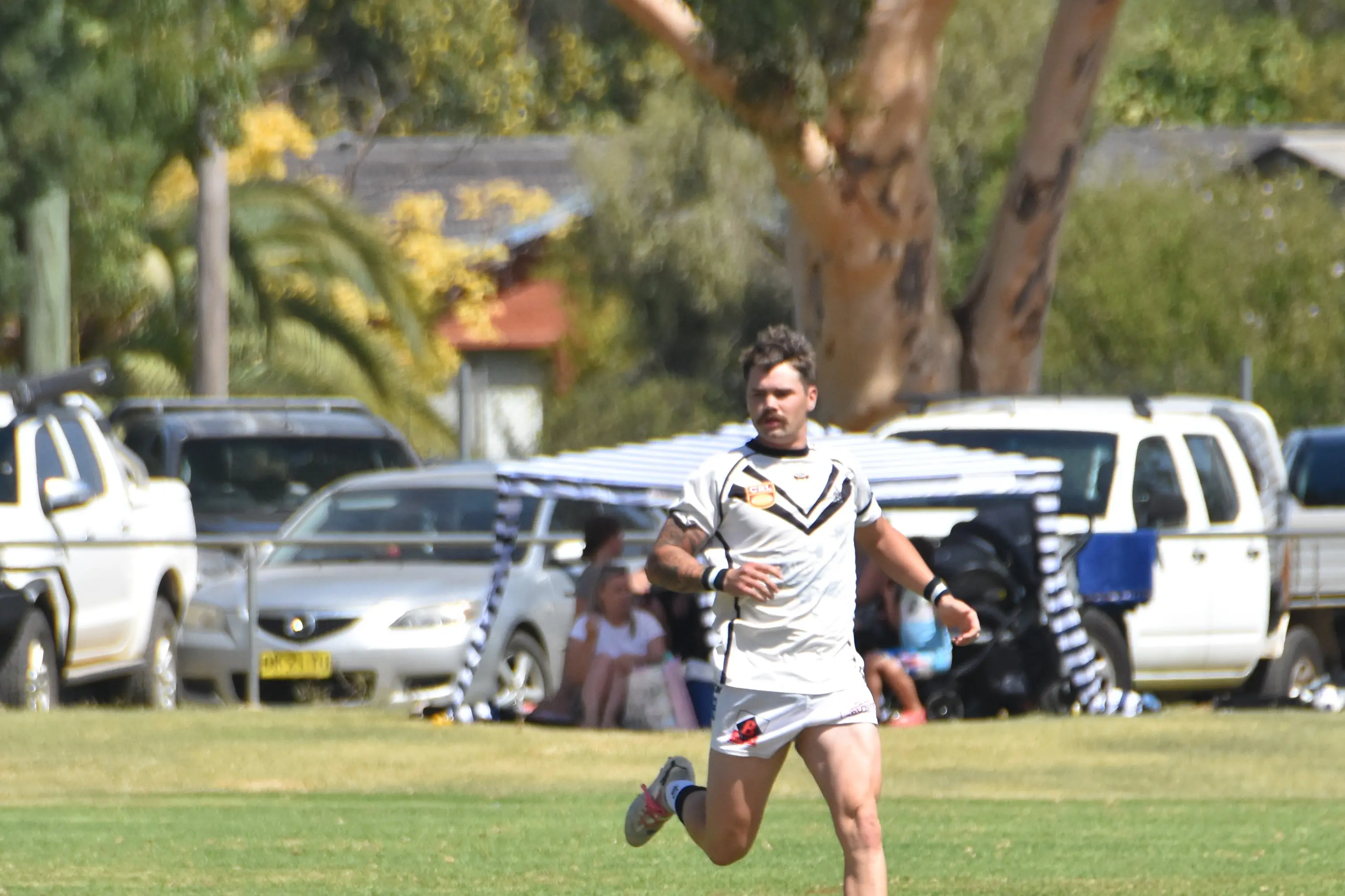 <p>Jake Slattery had an amazing performance as Hooker.</p>\\n