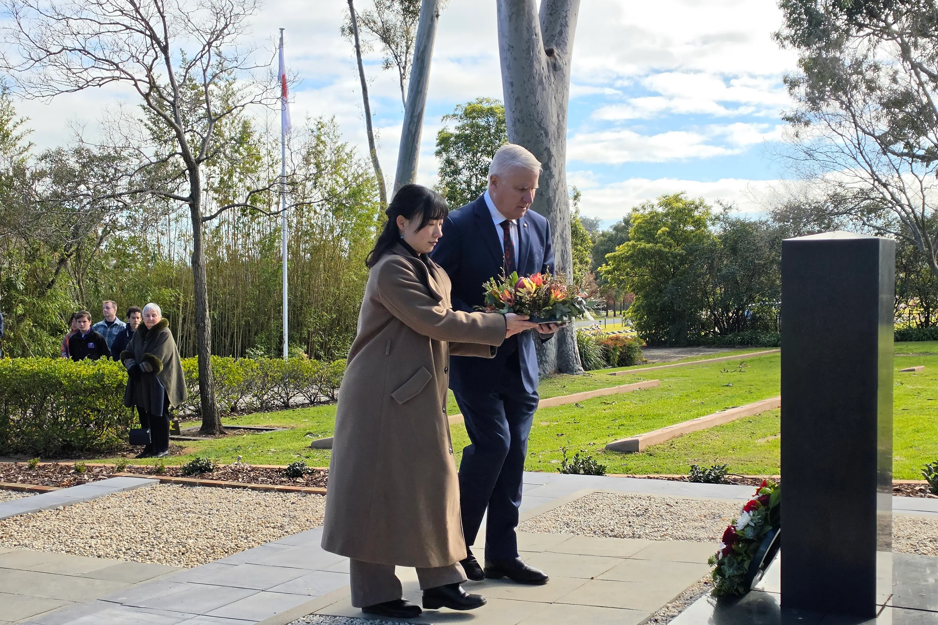 <p>Shadow Minister for Veterans\\u2019 Affairs, MP Michael McCormick, laying a wreath alongside Vice-Consul for Japan Ms Miku Takahashi at the gravesite of Private Ralph Jones GC. PHOTO: Simone Sheridan</p>\\n
