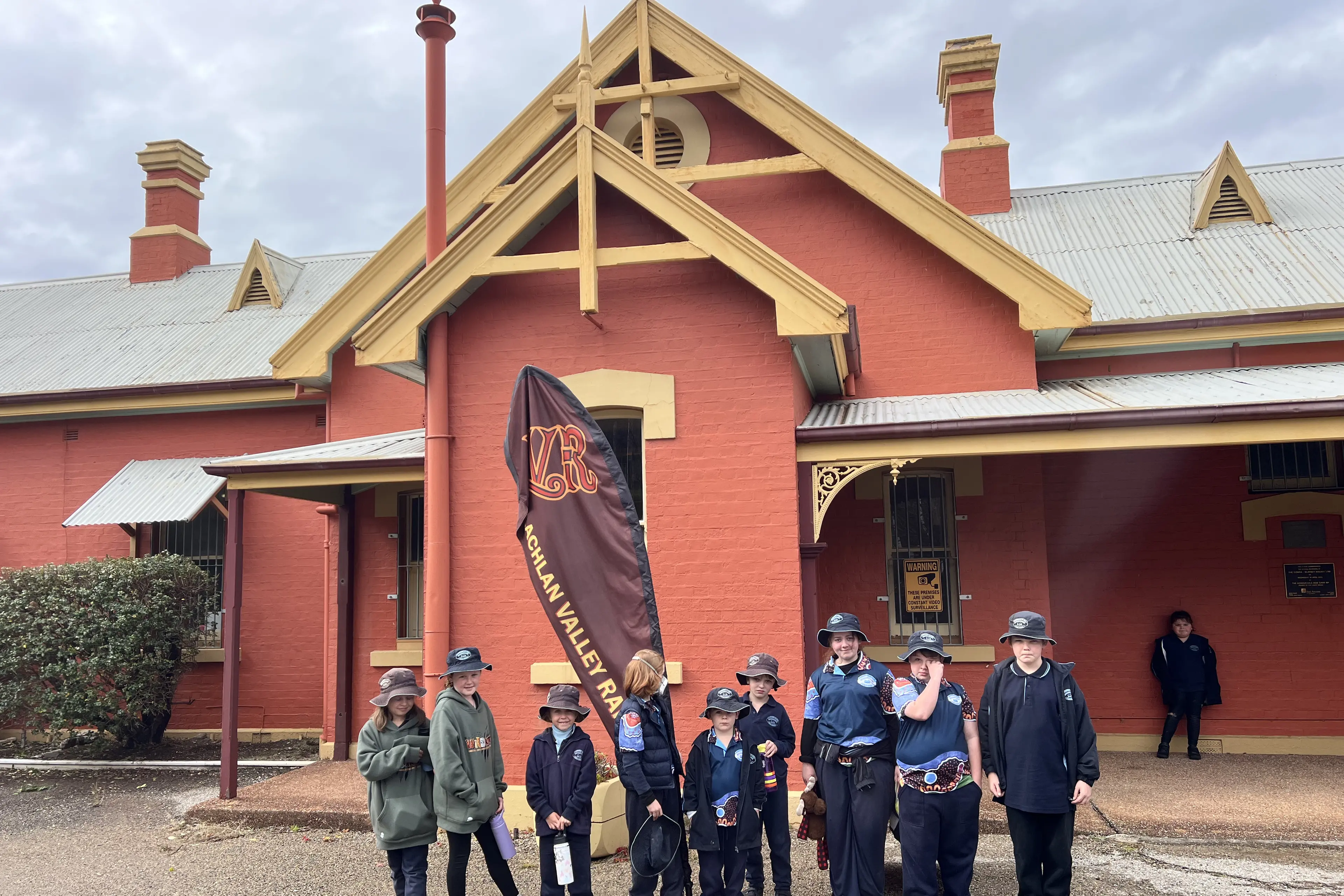<p>Woodstock Public school students arriving to Cowra Railway Station for rail safety week. PHOTO: Kate Lofthouse</p>\\n