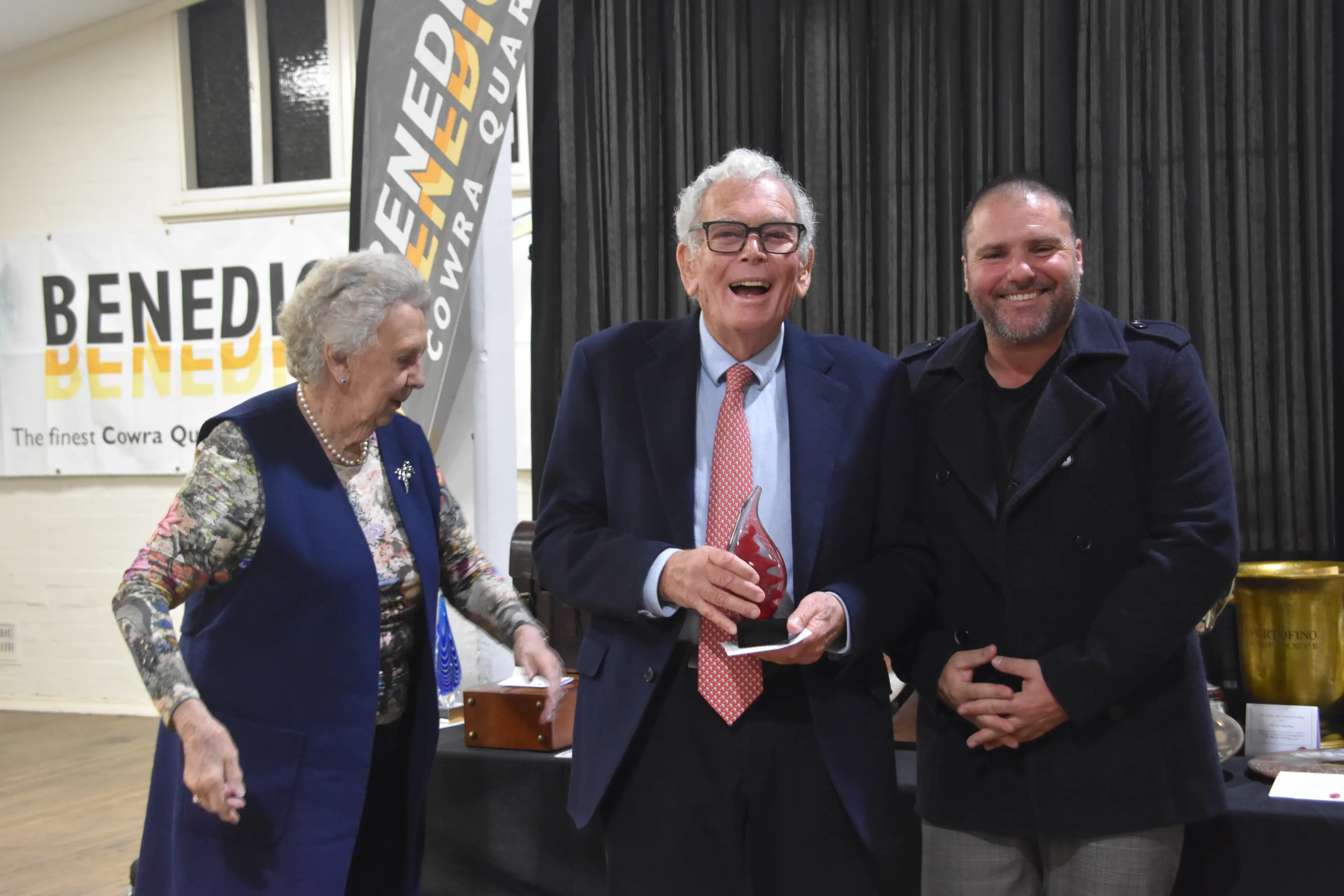 <p>Peter Fagan and Antonio D\\'Onsie, acceoting the award on behalf of Jason O\\'Dea, Windowrie Wines.</p>\\n