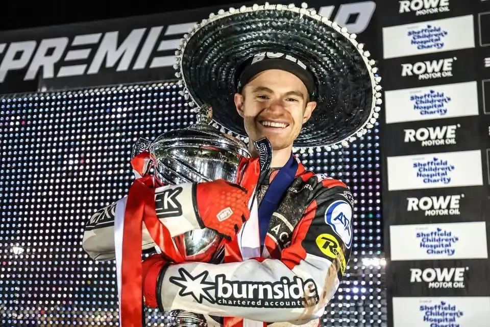 <p>Brady Kurtz with the championship trophey.</p>\\n